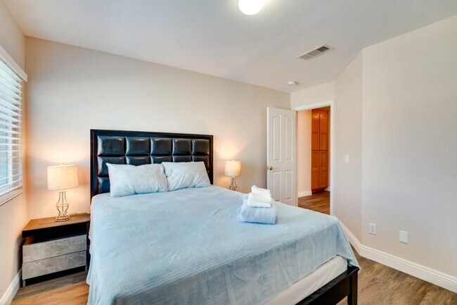 Building Photo - 2697 Pala Dura Dr