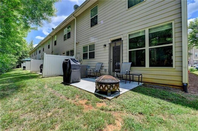 Building Photo - 5880 Vinyard Ln