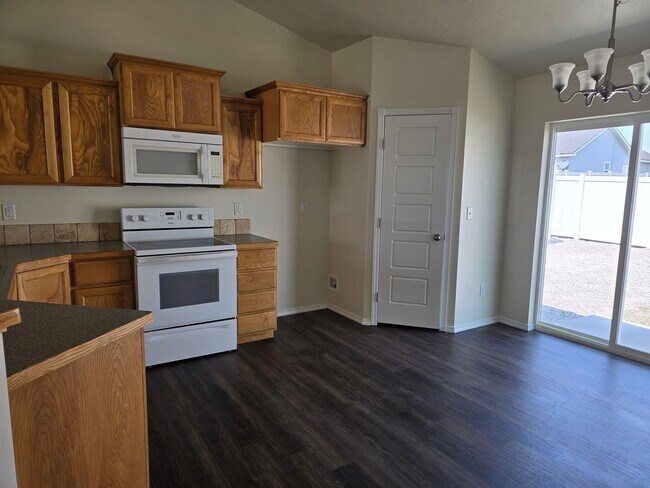 Building Photo - For Rent: 3 Bedroom, 2 Bath Home – $1,900/month