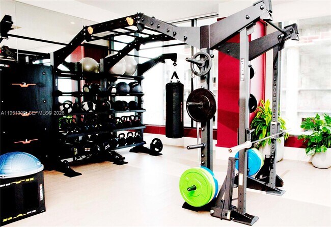 Building Photo - 11 NE 6th St