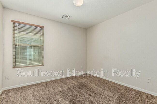 Building Photo - 1949 W Vineyard Plains Dr