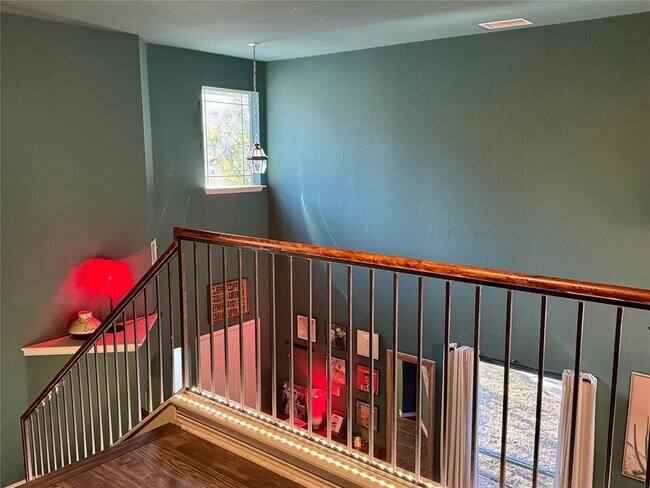 Building Photo - 2308 Sweet Clover Dr