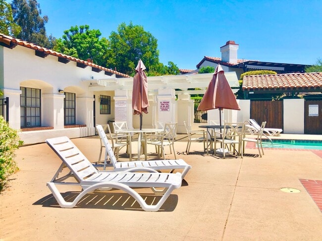 Building Photo - Sweet Single-Story, Completely Detached, in the Picturesque Fallbrook Village HOA Community!