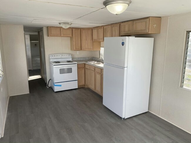 Building Photo - 5 Circle Dr