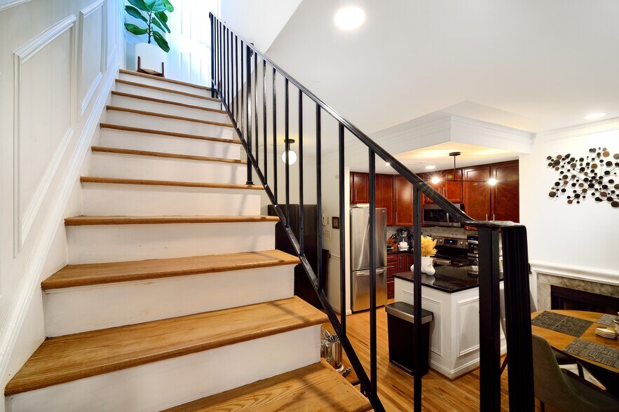 Building Photo - 1201 N St NW