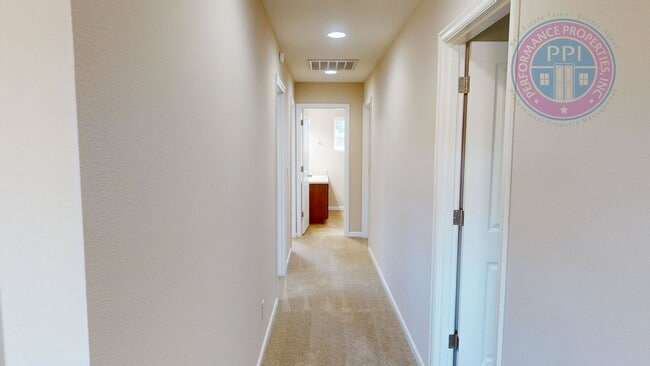 Building Photo - DEPOSIT FREE MOVE-IN WITH OBLIGO!  Orenco ...