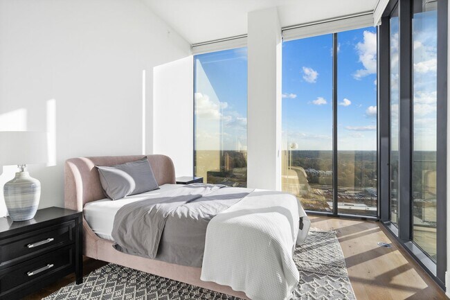 Building Photo - Premier Penthouse Suite at Seven 88 West Midtown-