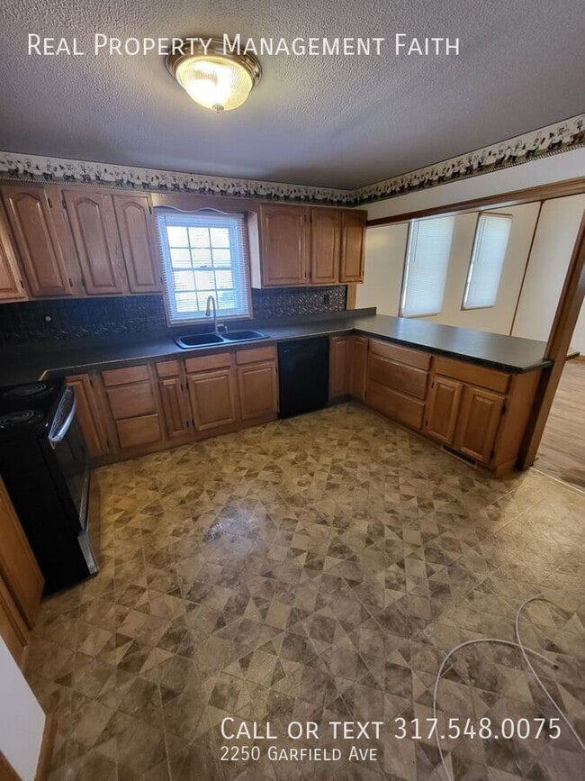 Building Photo - 2250 Garfield Ave