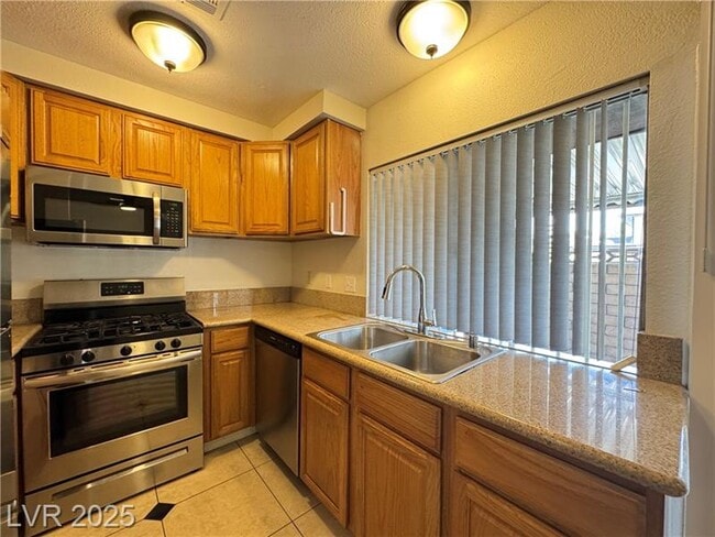 Building Photo - 6121 Meadow Haven Ln