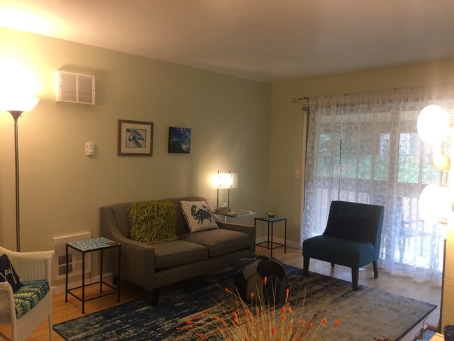 Building Photo - Fully Furnished One-Bedroom in Monterey!