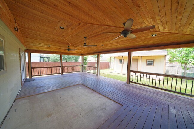 Building Photo - Great 4 Bedroom, 2.5 Bathroom Home Now Ava...