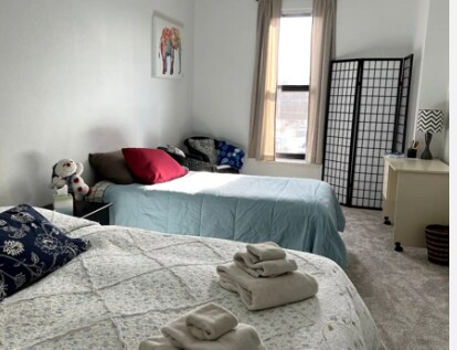 Queen and twin beds - 4 Tolan St