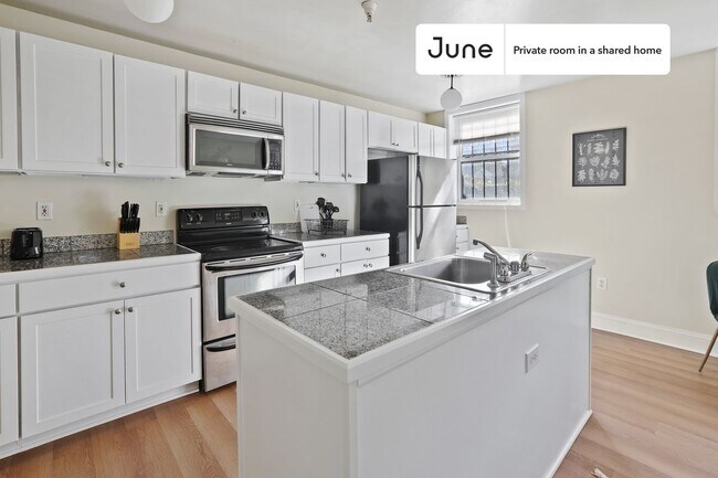 Building Photo - Room in Shared 2 bed/2 bath home