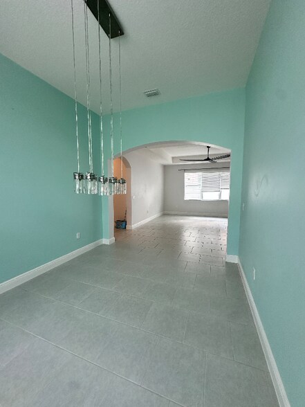 Building Photo - 16128 Mead St