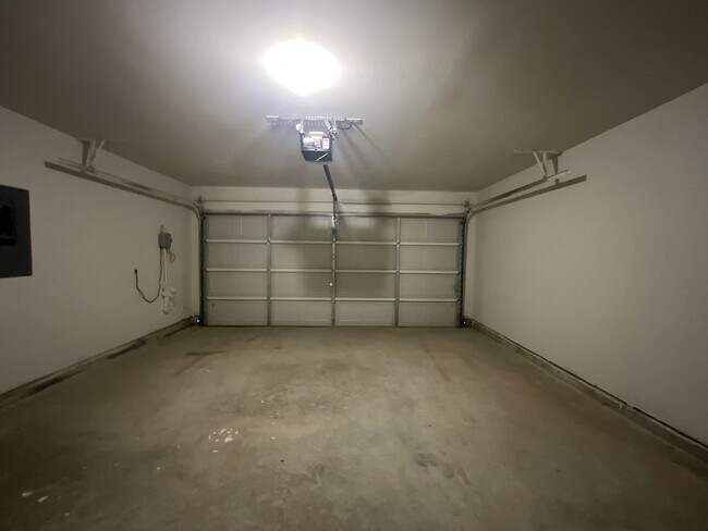 Building Photo - 490 Burnett Trail