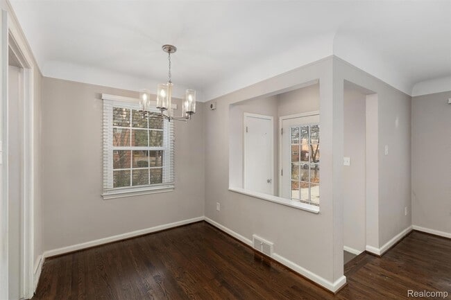 Building Photo - 3221 Shenandoah Dr