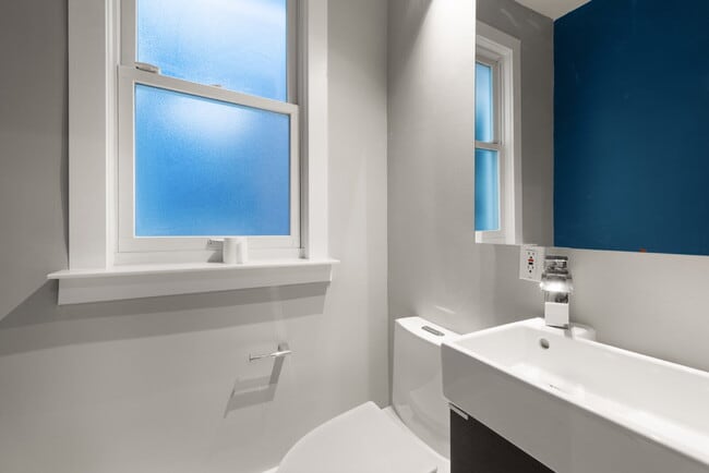 Building Photo - 445 Newton Pl NW