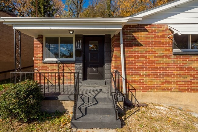 Building Photo - MOVE IN SPECIAL! SCORE HALF OFF 1ST MONTH'...