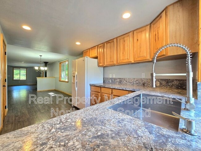 Building Photo - 4914 6th Ave NW