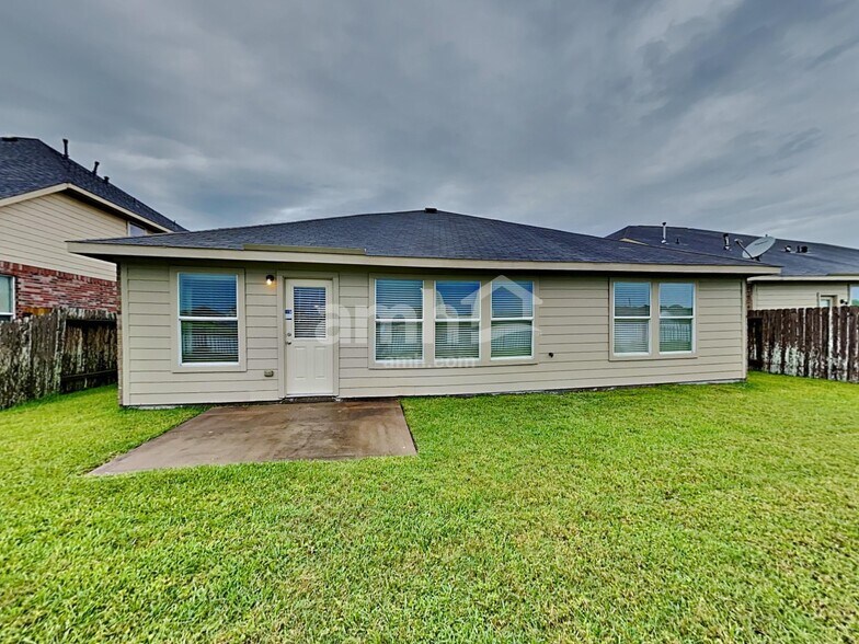 Building Photo - 26 Mira Loma Dr