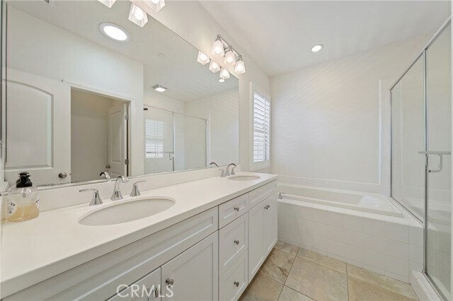 Building Photo - 75 Emerald Clover