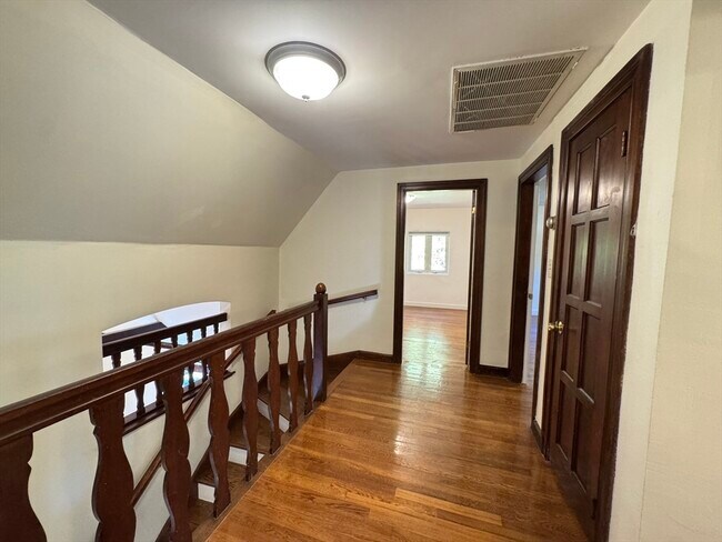 Building Photo - 280 Quinobequin Rd