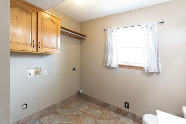 Building Photo - 16131 S Matt Ct