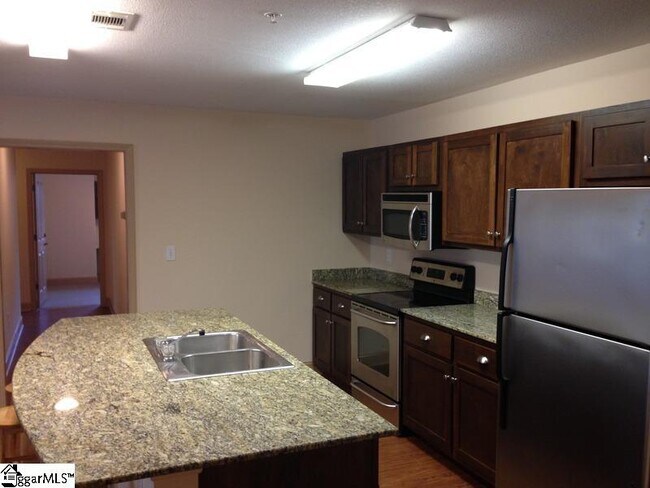 Building Photo - 203 Kelly Rd