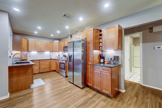 Building Photo - 2217 Onion Creek Pkwy