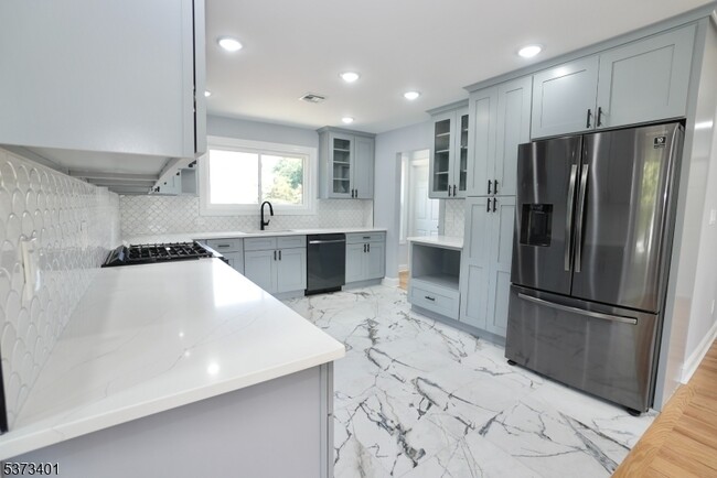 Building Photo - 226 Park Ave