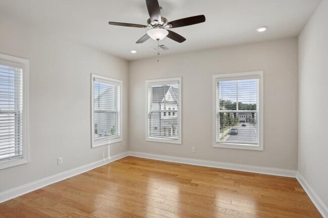 Building Photo - 1445 Calvert Ln