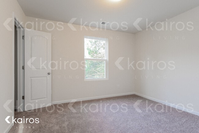 Building Photo - 945 Clayton Ct