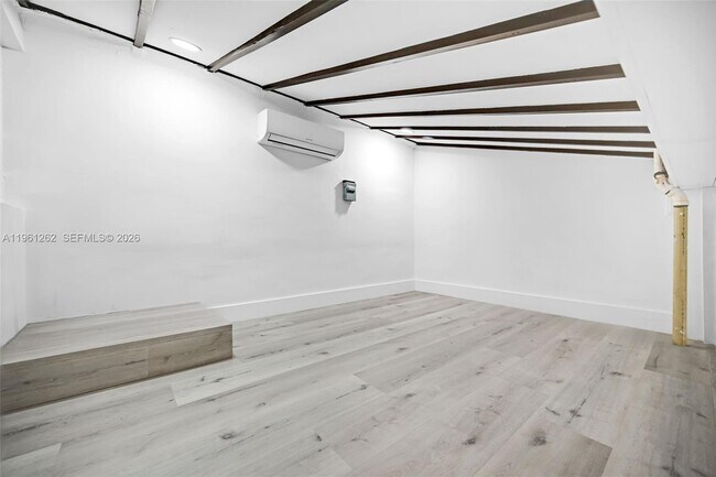 Building Photo - 876 NE 81st St