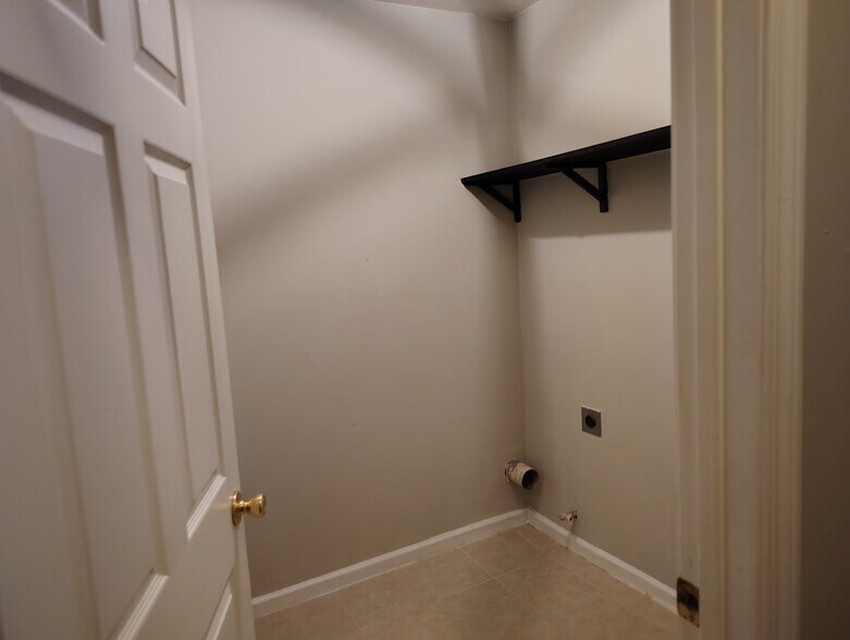 Laundry room - 5679 Post Mill Ct