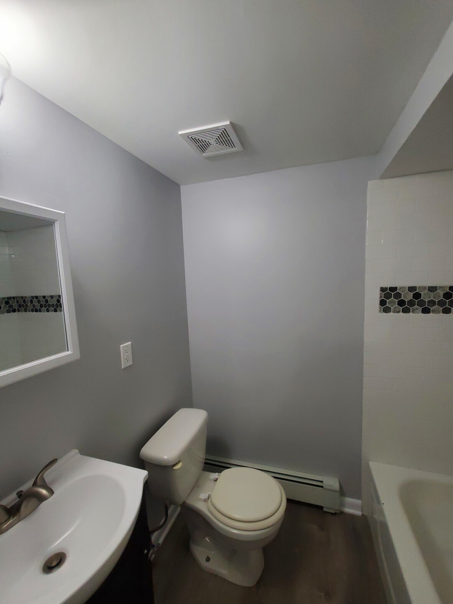 Building Photo - 217 3rd St