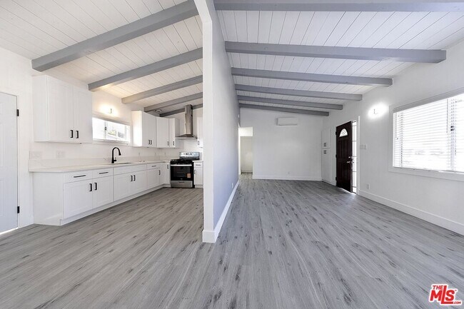 Building Photo - 11132 Montecito Dr