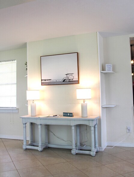 Building Photo - 4464 E Riverside Dr