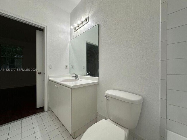 Building Photo - 1661 SE 29th Ct