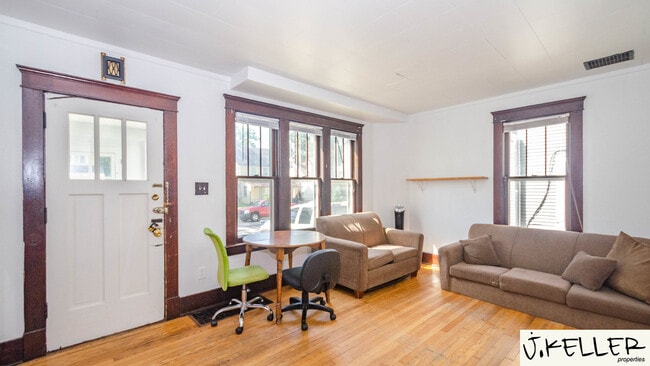 Building Photo - 931 Dewey Ave