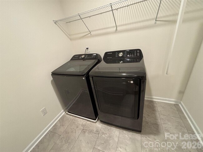 Building Photo - 5211 Maynard Hl Dr