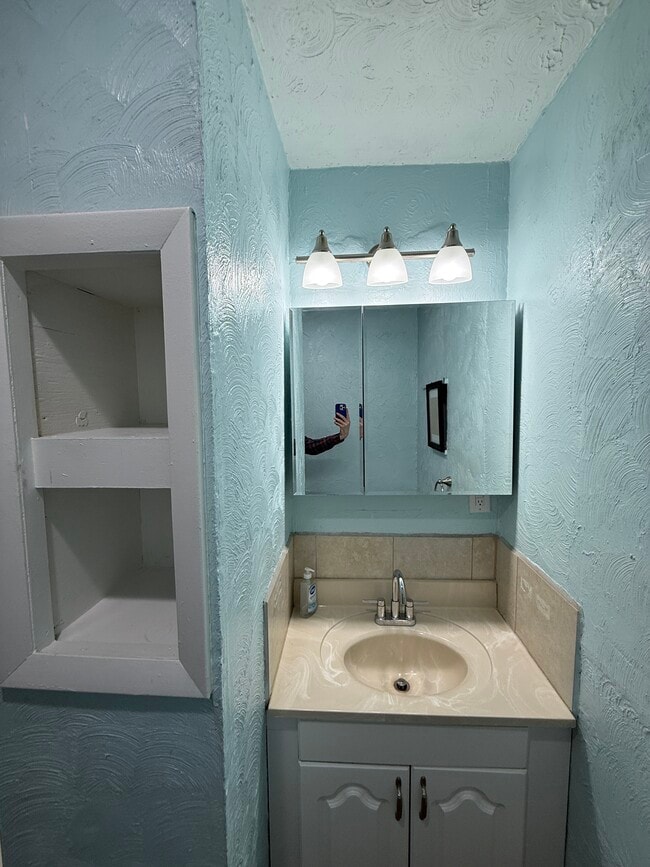 Building Photo - 843