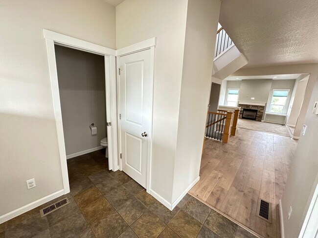 Building Photo - Cda Place Home