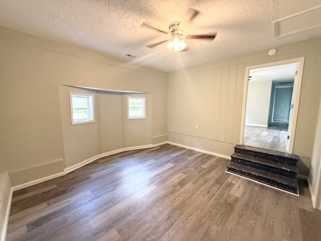 Building Photo - 117 Pineview St