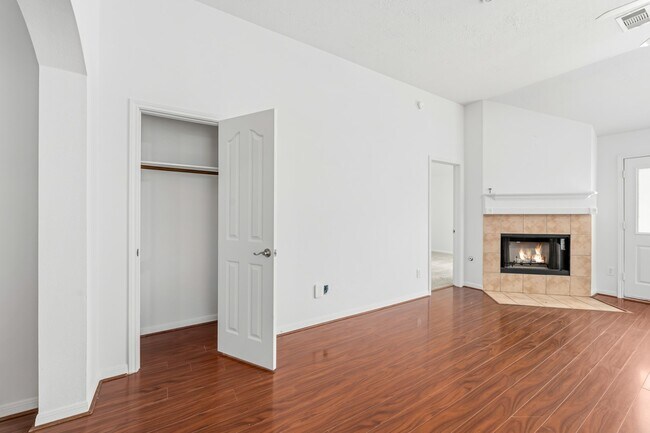 Building Photo - 4908 Summer Rain Dr