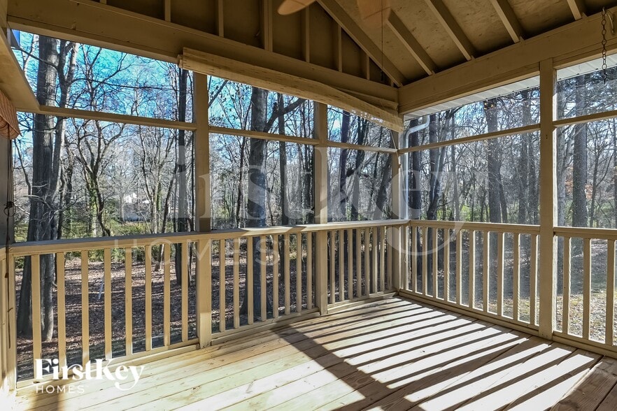 Building Photo - 1347 Brompton Ln