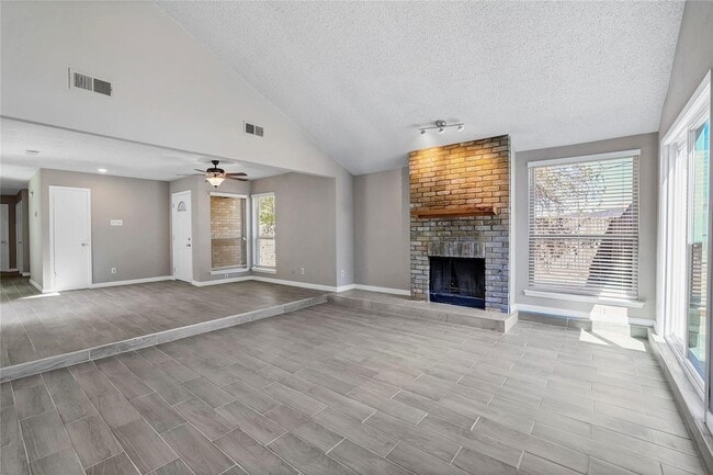 Building Photo - 9724 Summerwood Cir