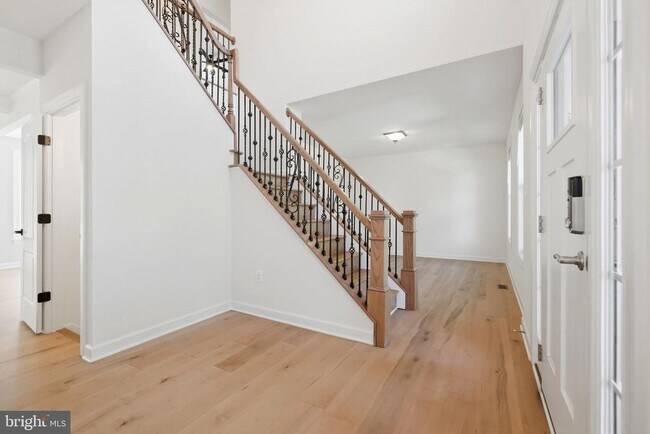 Building Photo - 301 Kingdom Dr