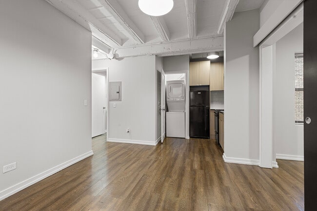 Building Photo - 5718 N Winthrop Ave