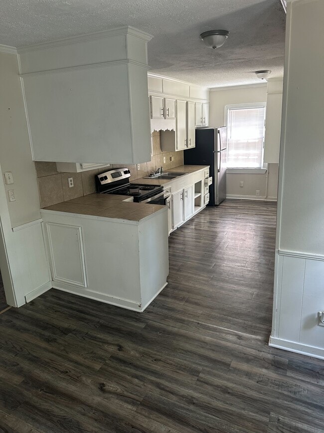 Building Photo - 3645 Lee Dr
