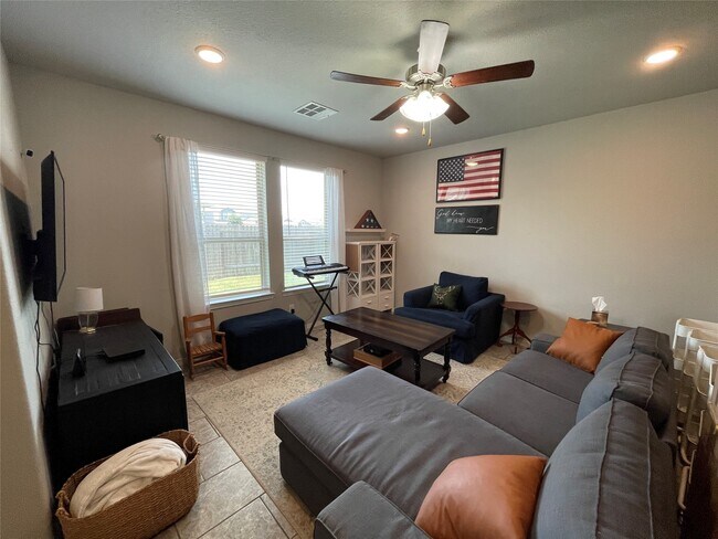 Building Photo - 25511 Northpark Lake Dr